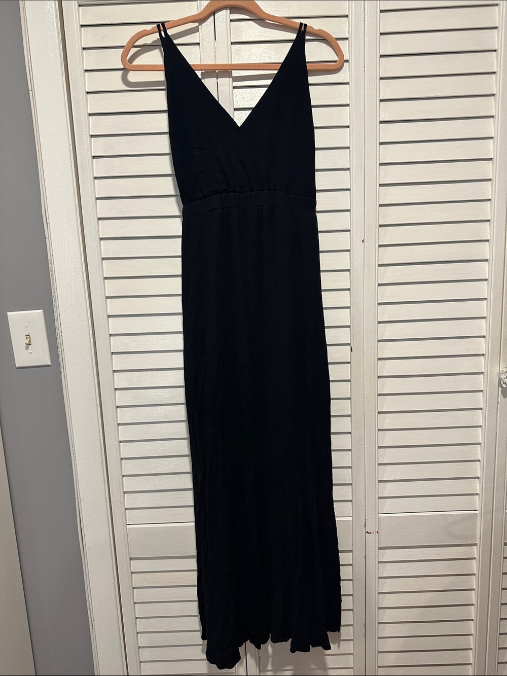 Forever 21 Black V-Neck Spaghetti Strap Maxi Dress
